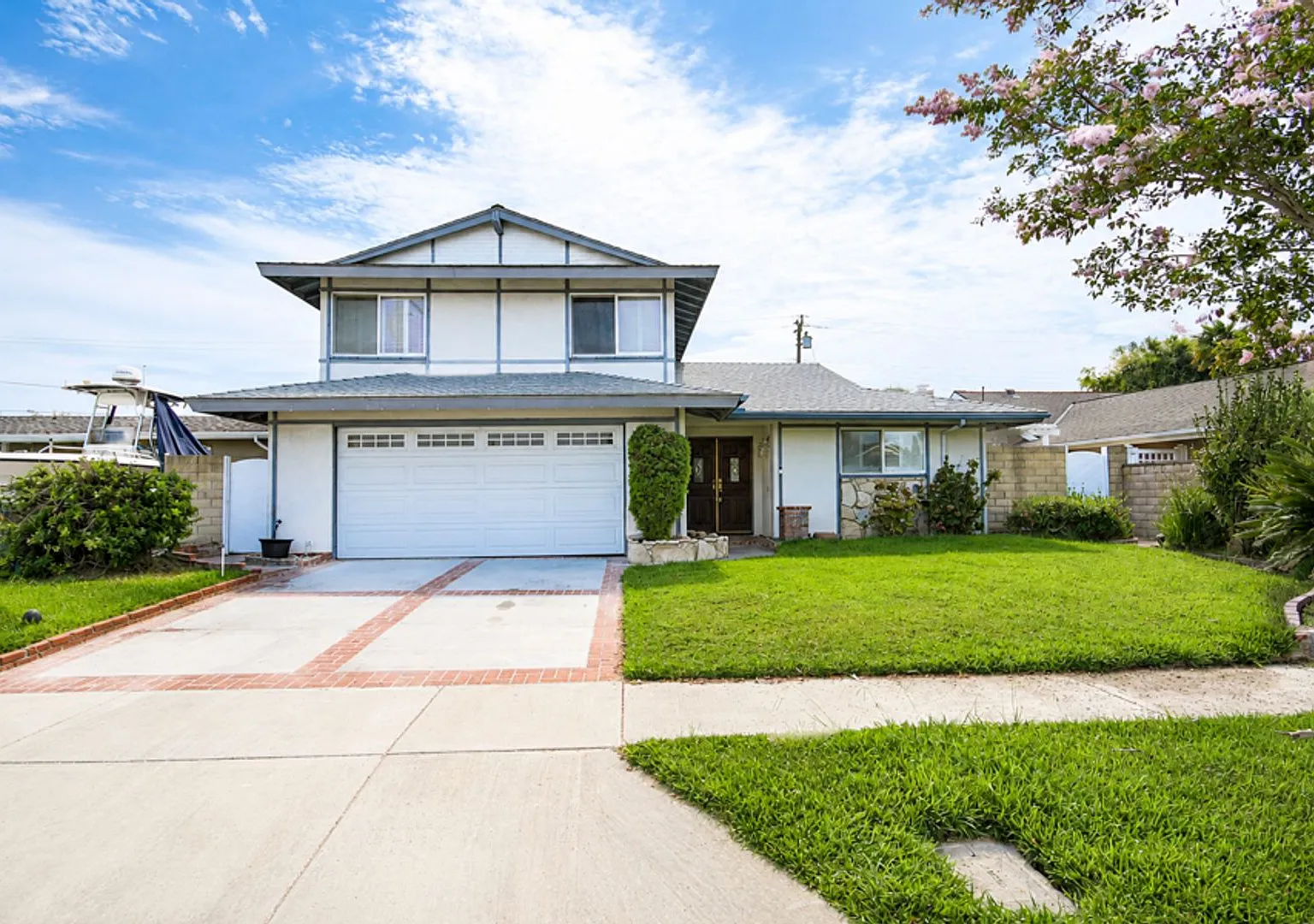 Huntington Beach Entertainer's Dream with Pool, Spa & Spacious Bonus Room — Photo 1