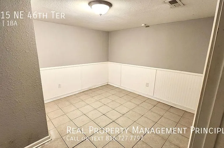 4515 NE 46th Ter — Photo 12