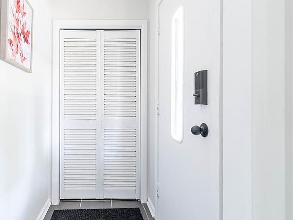 3rd image of 1743 Francois Rd