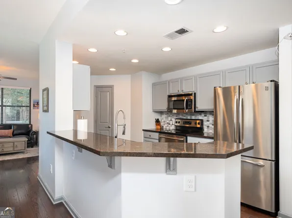 3040 Peachtree Rd NW Unit 212, Atlanta, GA 30305