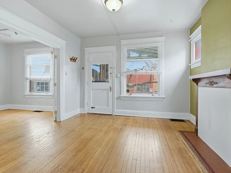 1121 E 6th Ave #1 — Photo 7