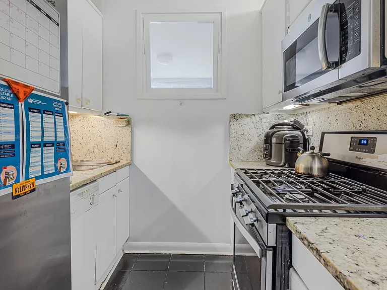 415 E 37th St #25J — Photo 7