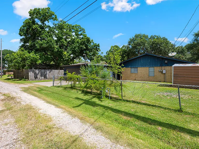 3808 Avenue O — Photo 36