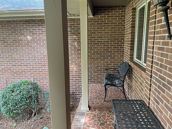 4th image of 15 Russellwood Ct