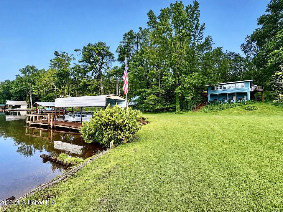 1st image of 318 Lake Shore Dr