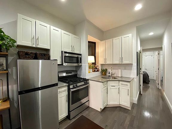 5th image of 356 W 45th St APT 1A