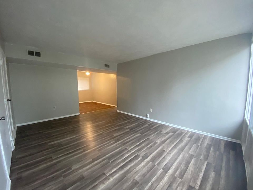 1st image of 18923 Hilliard Blvd #7