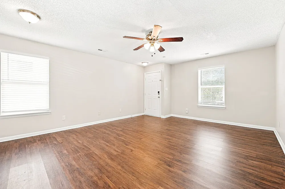 3 bed, 2.0 bath, 1115 sqft, $1,740 — Photo 4