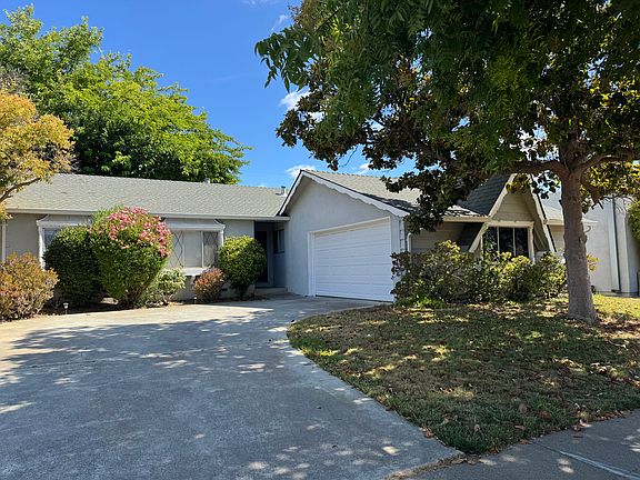 3rd image of 7541 Waterford Dr