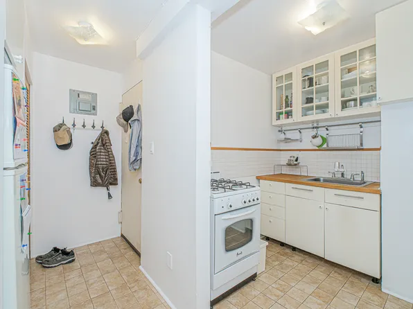 6901 Narrows Avenue image 11 of 25