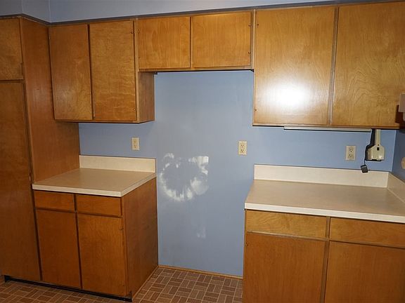 5th image of 641 Belmont Ct