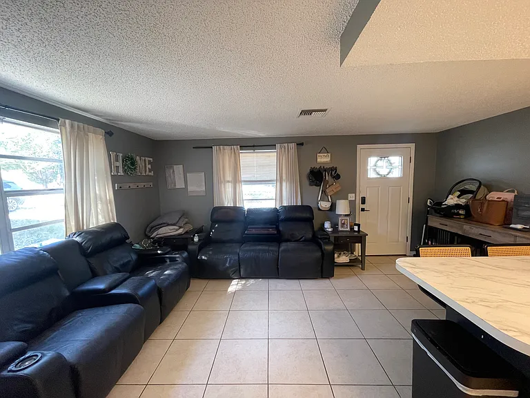 5424 James St #5424 — Photo 3