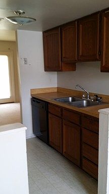 3rd image of 375 Oxford Ave