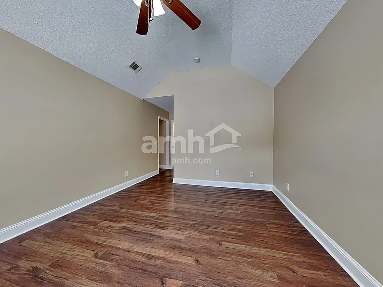 738 Laurel Hill Cir — Photo 11