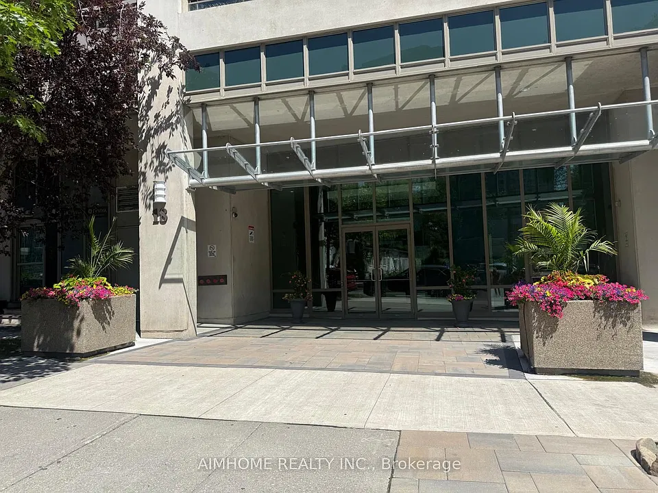 18 Parkview Ave #1211