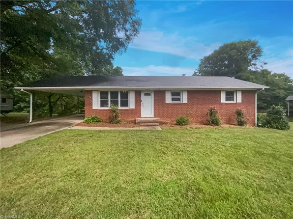 748 Inland Dr, Kernersville, NC 27284