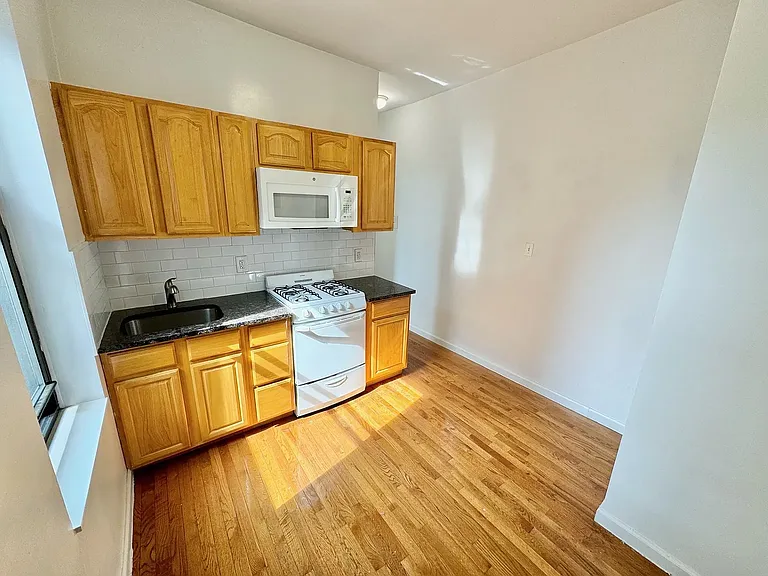 352 W 15th St #301 — Photo 15