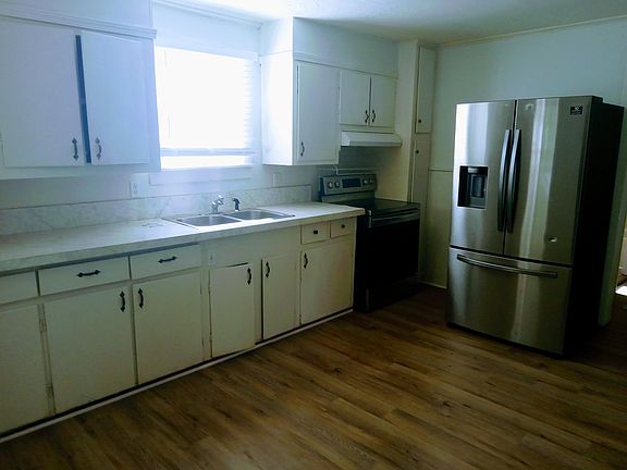 5th image of 831 Ottawa St