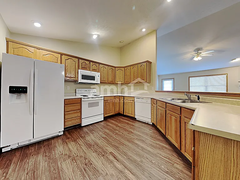 3370 Redbud Dr — Photo 4