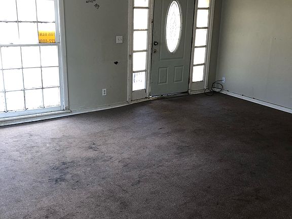4th image of 901 Evangeline Pl