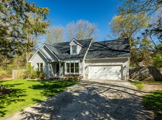 3437 Colonial Dr, Pinckney, MI 48169