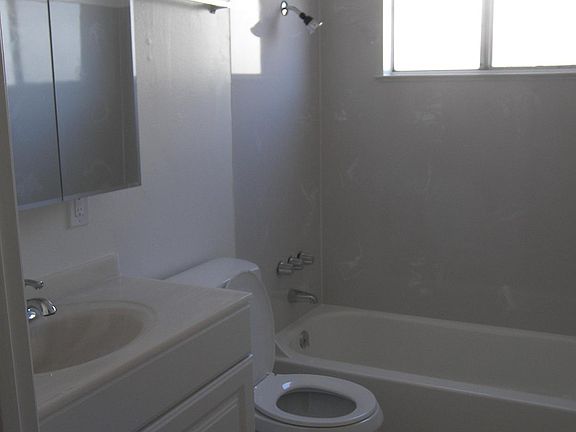 3rd image of 434 E 17th St APT 207