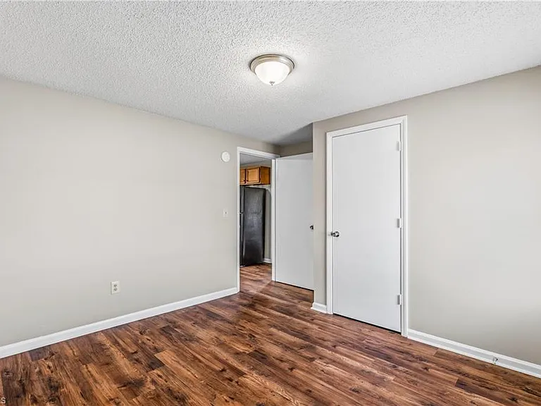 112 S Raleigh St — Photo 18