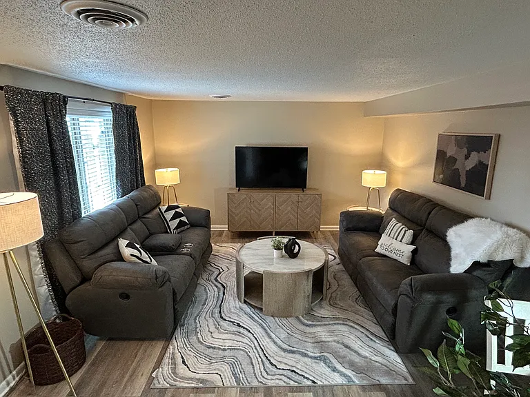 917 Davis Blvd #4 — Photo 1