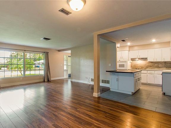 5th image of 2240 Habersham Dr