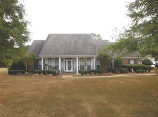 2350 NW 56th Pl, Des Moines, IA 50313