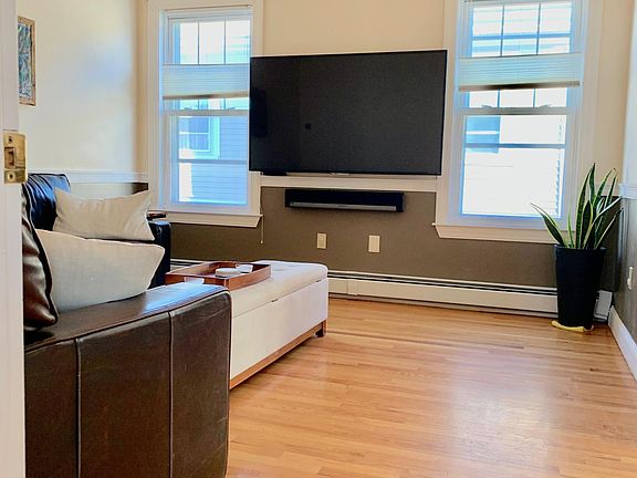 3rd image of 214 Somerset Ave #2