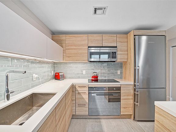 4th image of 16385 Biscayne Blvd Unit 917