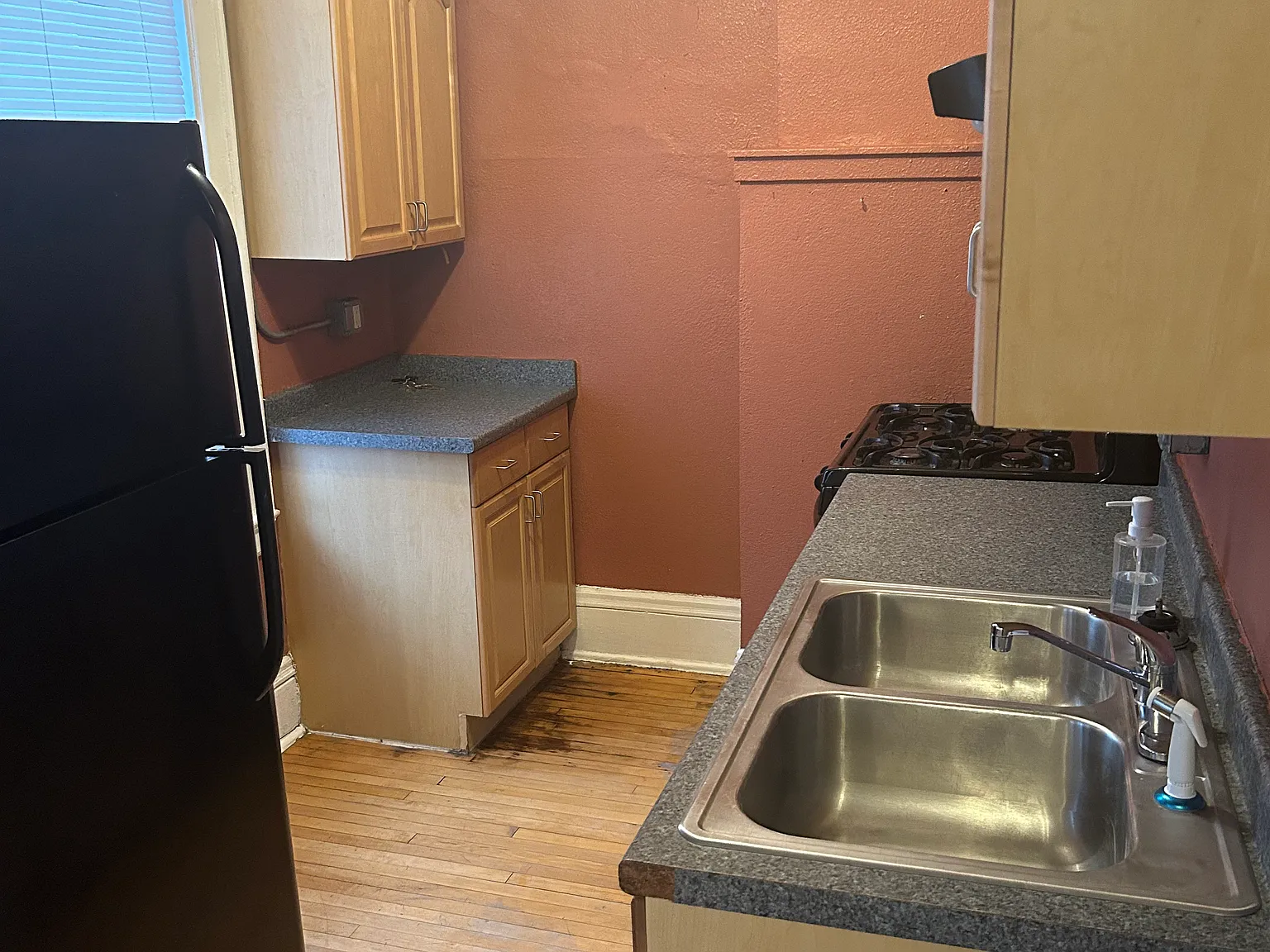 5 bed, $2,000 — Photo 2