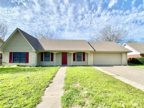 806 Crestline Dr, Mexia, TX 76667