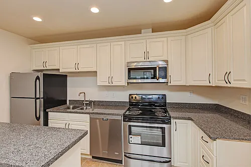 Boston Manor Apartments Photo 1