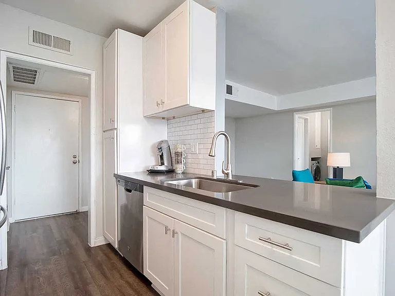 Los Robles Apartments — Photo 44