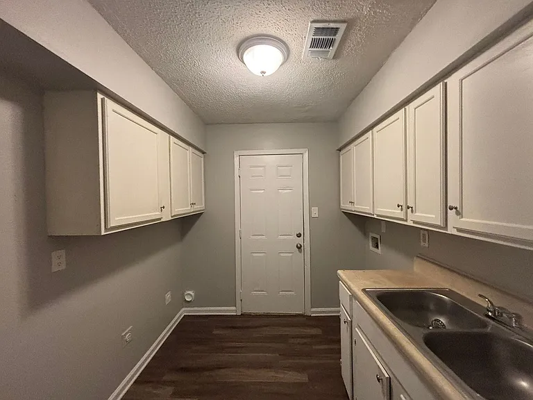 1425 Todds Creek Cv — Photo 5