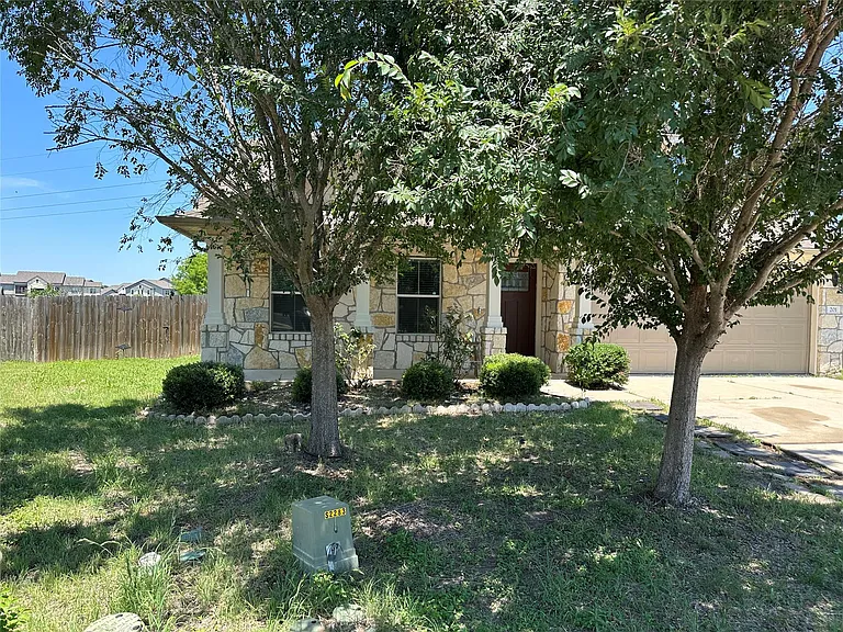 201 N Hunting Lodge Ln — Photo 4