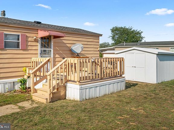 5th image of 417 Captain Smith Ln