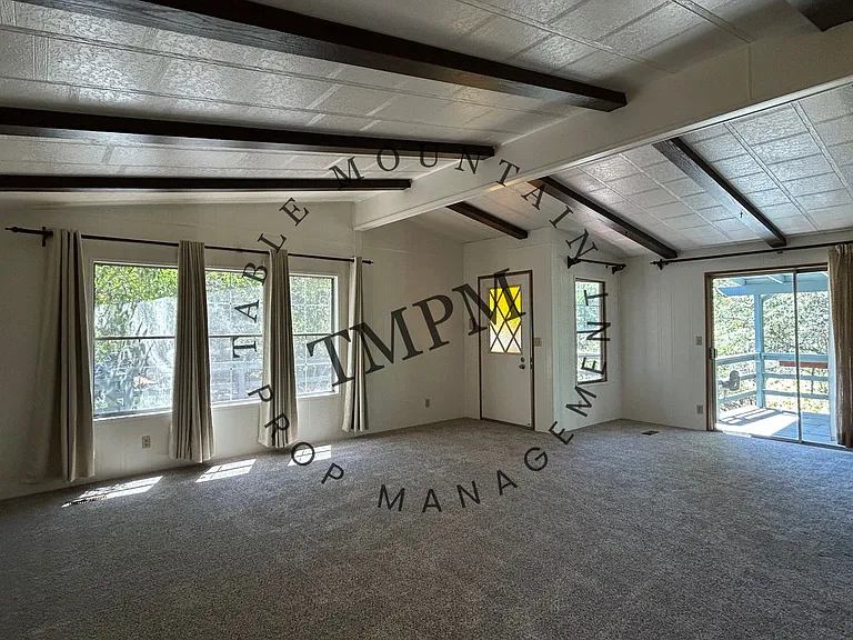 373 Lodgeview Dr — Photo 4
