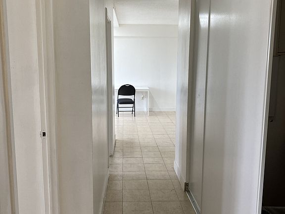 3rd image of 940 Caledonia Rd #908