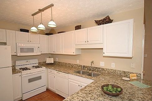 4th image of 3512 Avensong Village Cir