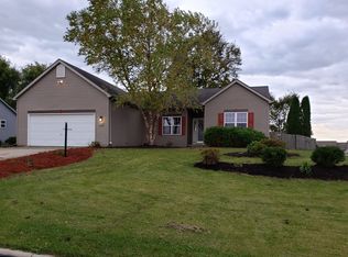 W1035 Snowyowl Ln, Ixonia, WI 53036
