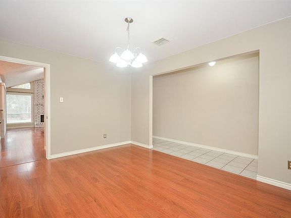 4th image of 22306 Fincastle Dr