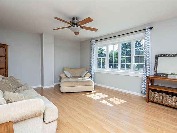 3rd image of 10430 Crimson Dr