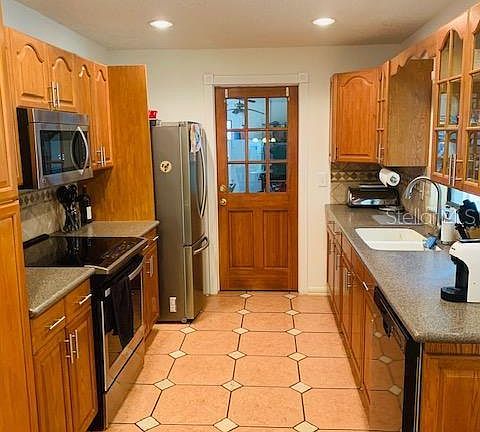 2nd image of 968 Oak Dr