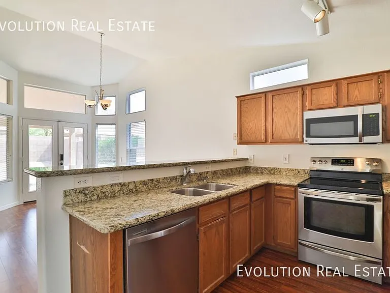 3226 E Sequoia Dr — Photo 11
