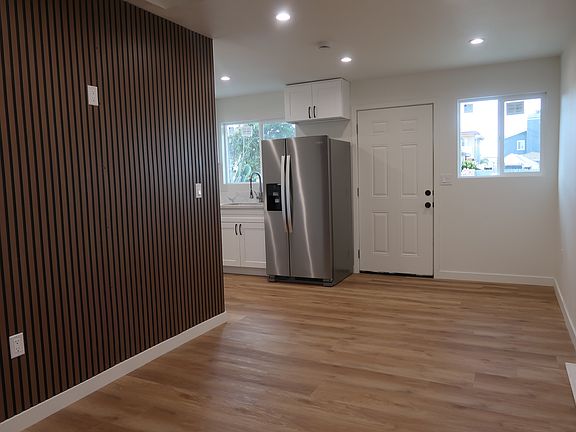 4th image of 12536 Truro Ave Unit A
