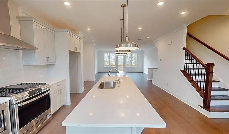 141 Basil St — Photo 10