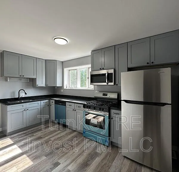 18108 Oakwood Ave — Photo 3